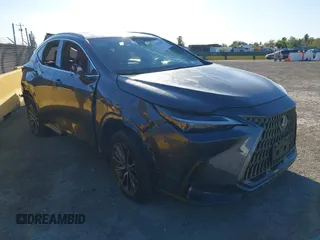 2024 Lexus NX 250 Premium z VIN 2T2GDCAZ4RC006643, wystawiony jako IAAI lot #41925390 z przebiegiem 72 638 mil mil oraz . Historia ofert i sprzedaży dostępna na DreamBid. Obrazek 1.