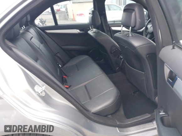 2008 Mercedes-Benz C 300 Sport z VIN WDDGF54X88R014131, wystawiony jako IAAI lot #42322775 z przebiegiem 153 237 mil mil oraz . Historia ofert i sprzedaży dostępna na DreamBid. Obrazek 8.