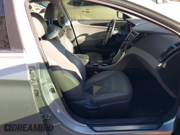 2014 Hyundai Sonata SE with VIN 5NPEC4AC0EH848726, listed as a IAAI auction lot 41747200 with 121,720 mi miles and . Bid and sale history available at DreamBid. Image 5.