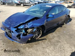 2024 Tesla Model 3 z VIN 5YJ3E1EA3RF746320, wystawiony jako Copart lot #49671915 z przebiegiem 9 572 mil mil oraz Szkoda całkowita • Salvage title. Historia ofert i sprzedaży dostępna na DreamBid. Obrazek 1.
