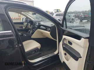 2019 Bentley Bentayga V8 z VIN SJAAM2ZVXKC025218, wystawiony jako IAAI lot #41741586 z przebiegiem 52 457 mil mil oraz . Historia ofert i sprzedaży dostępna na DreamBid. Obrazek 5.