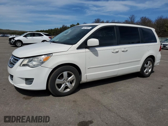 2011 Volkswagen Routan SE with VIN 2V4RW3DG5BR717538, listed as a Copart auction lot 50274824 with 174,033 mi miles and Clean title. Bid and sale history available at DreamBid. Image 1.
