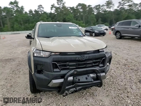 2024 Chevrolet Colorado 4WD Trail Boss z VIN 1GCPTEEK0R1118182, wystawiony jako Copart lot #57775425 z przebiegiem 2 590 mil mil oraz Szkoda całkowita • Salvage title. Historia ofert i sprzedaży dostępna na DreamBid. Obrazek 13.