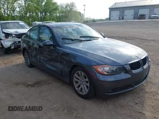 2007 BMW 3 Series 328xi z VIN WBAVC73507KP33447, wystawiony jako IAAI lot #42219663 z przebiegiem 126 399 mil mil oraz . Historia ofert i sprzedaży dostępna na DreamBid. Obrazek 1.