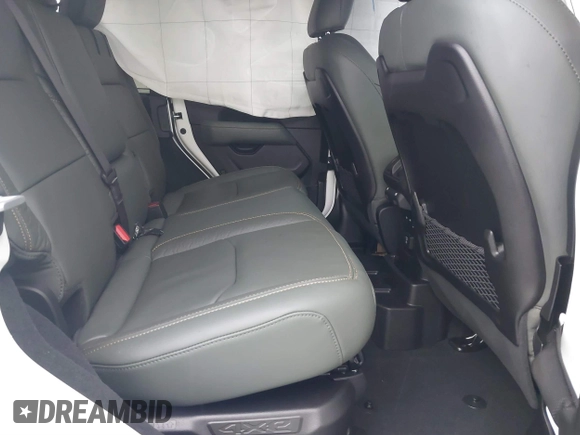 2024 Jeep Wrangler High Altitude z VIN 1C4RJXU6XRW209302, wystawiony jako IAAI lot #41116289 z przebiegiem 2 862 mil mil oraz . Historia ofert i sprzedaży dostępna na DreamBid. Obrazek 8.