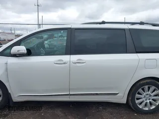 2015 Toyota Sienna XLE с VIN 5TDYK3DC1FS527196, выставлен на аукционе IAAI как лот 41850596 с пробегом Не указан миль и . История ставок и продаж доступна на DreamBid. Изображение 14.