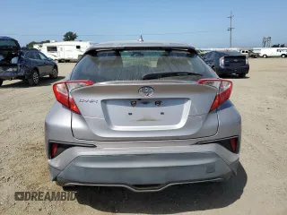 2020 Toyota C-HR LE z VIN JTNKHMBX2L1080432, wystawiony jako Copart lot #53739265 z przebiegiem 110 323 mil mil oraz Szkoda całkowita • Salvage title. Historia ofert i sprzedaży dostępna na DreamBid. Obrazek 6.