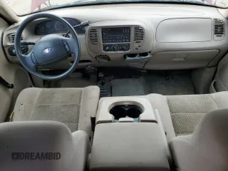 2003 Ford F-150 XL z VIN 2FTPX18LX3CA36886, wystawiony jako Copart lot #58194385 z przebiegiem 302 328 mil mil oraz Czysty tytuł • Clean title. Historia ofert i sprzedaży dostępna na DreamBid. Obrazek 8.