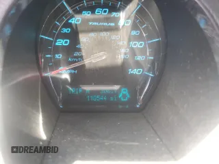 2010 Ford Taurus SHO z VIN 1FAHP2KT6AG105528, wystawiony jako Copart lot #61943515 z przebiegiem 110 544 mil mil oraz Czysty tytuł • Clean title. Historia ofert i sprzedaży dostępna na DreamBid. Obrazek 9.