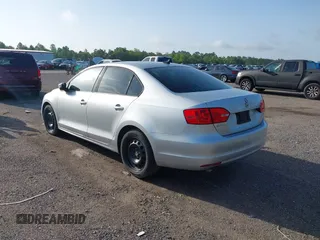 2014 Volkswagen Jetta SE с VIN 3VWD17AJ3EM227750, выставлен на аукционе IAAI как лот 42451317 с пробегом 138 666 миль миль и . История ставок и продаж доступна на DreamBid. Изображение 3.