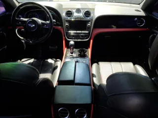 2020 Bentley Bentayga V8 z VIN SJAAM2ZV4LC029508, wystawiony jako Copart lot #53716675 z przebiegiem 19 869 mil mil oraz Szkody całkowita. Historia ofert i sprzedaży dostępna na DreamBid. Obrazek 8.