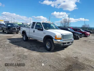 2001 Ford Super Duty F-250 XL with VIN 1FTNX21S51ED85122, listed as a IAAI auction lot 41695169 with 117,257 mi miles. Bid and sale history available at carsss.com. Image 1.