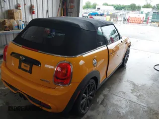 2017 MINI Convertible Cooper S z VIN WMWWG9C31H3C81428, wystawiony jako IAAI lot #42192920 z przebiegiem 75 861 mil mil oraz . Historia ofert i sprzedaży dostępna na DreamBid. Obrazek 4.