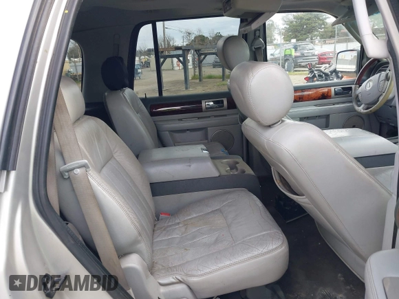 2005 Lincoln Navigator Luxury with VIN 5LMFU27505LJ20083, listed as a IAAI auction lot 41788861 with 258,971 mi miles. Bid and sale history available at carsss.com. Image 8.