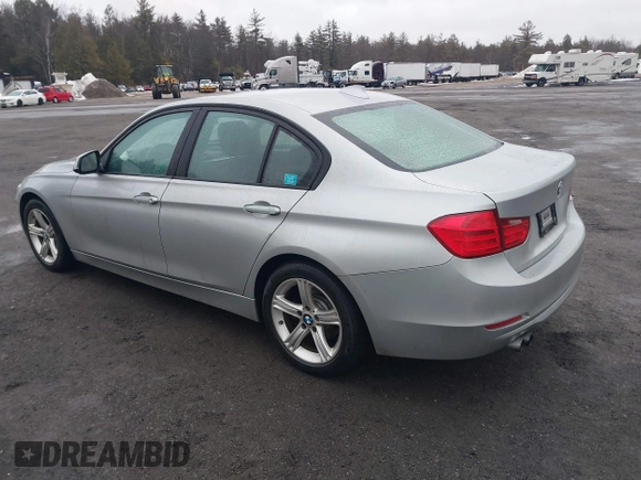 2013 BMW 3 Series 328i xDrive with VIN WBA3B5C58DF594087, listed as a IAAI auction lot 41710362 with 185,994 mi miles. Bid and sale history available at carsss.com. Image 3.