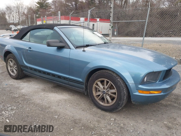 2005 Ford Mustang Deluxe with VIN 1ZVFT84N955253542, listed as a IAAI auction lot 41385040 with 134,361 mi miles. Bid and sale history available at carsss.com. Image 1.