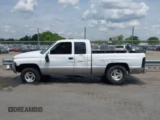 1999 Dodge 1500 z VIN 3B7HC13Z3XM535941, wystawiony jako IAAI lot #42174202 z przebiegiem 169 349 mil mil oraz . Historia ofert i sprzedaży dostępna na DreamBid. Obrazek 14.