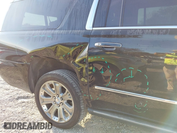 2019 GMC Yukon XL Denali with VIN 1GKS2HKJ2KR226275, listed as a IAAI auction lot 41552828 with 82,069 mi miles. Bid and sale history available at carsss.com. Image 6.