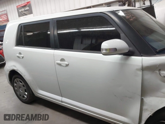 2014 Scion xB with VIN JTLZE4FE1EJ060281, listed as a IAAI auction lot 41477386 with 61,423 mi miles. Bid and sale history available at carsss.com. Image 13.