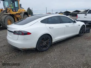 2013 Tesla Model S with VIN 5YJSA1CG3DFP16662, listed as a IAAI auction lot 41652712 with 105,176 mi miles. Bid and sale history available at carsss.com. Image 4.
