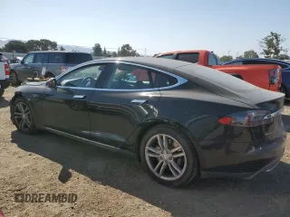 2014 Tesla Model S 60 z VIN 5YJSA1S19EFP56100, wystawiony jako Copart lot #62331725 z przebiegiem Nie podano mil oraz Szkoda całkowita • Salvage title. Historia ofert i sprzedaży dostępna na DreamBid. Obrazek 2.