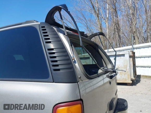 2003 Chevrolet Tahoe LT with VIN 1GNEK13Z83J107450, listed as a IAAI auction lot 42006801 with 310,767 mi miles and . Bid and sale history available at DreamBid. Image 6.