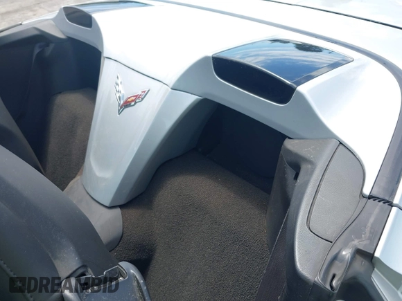 2014 Chevrolet Corvette Z51 3LT z VIN 1G1YM3D7XE5120603, wystawiony jako IAAI lot #42313984 z przebiegiem 64 199 mil mil oraz . Historia ofert i sprzedaży dostępna na DreamBid. Obrazek 8.