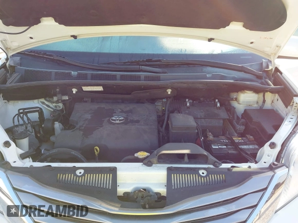 2015 Toyota Sienna XLE with VIN 5TDYK3DC5FS534913, listed as a IAAI auction lot 42052427 with 105,046 mi miles. Bid and sale history available at carsss.com. Image 10.