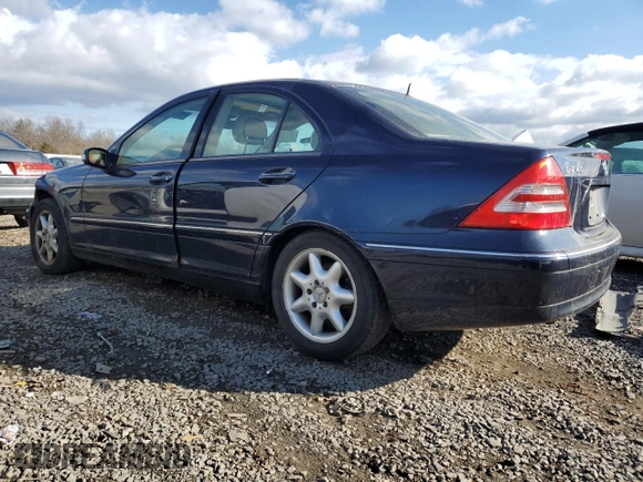 2002 Mercedes-Benz C 230/260/280/320 with VIN WDBRF61J42F262487, listed as a Copart auction lot 47354225 with 128,238 mi miles and Salvage Title. Bid and sale history available at DreamBid. Image 2.