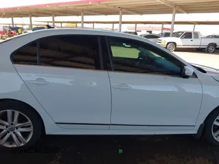 2017 Volkswagen Jetta SEL z VIN 3VWL17AJ3HM406760, wystawiony jako IAAI lot #42002426 z przebiegiem 152 890 mil mil oraz . Historia ofert i sprzedaży dostępna na DreamBid. Obrazek 13.