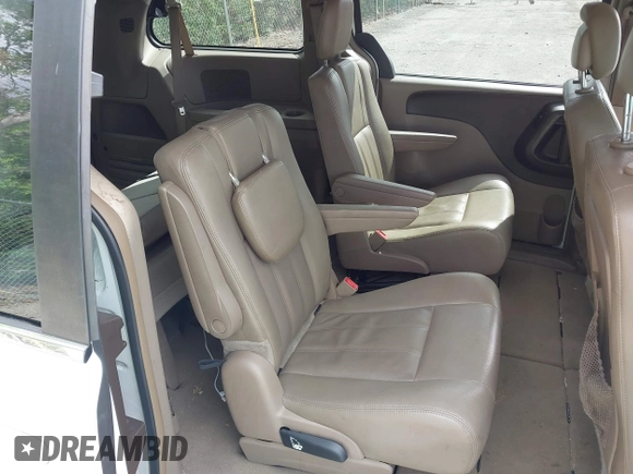 2016 Chrysler Town & Country Touring with VIN 2C4RC1BG8GR293872, listed as a IAAI auction lot 41948314 with 194,780 mi miles. Bid and sale history available at carsss.com. Image 8.
