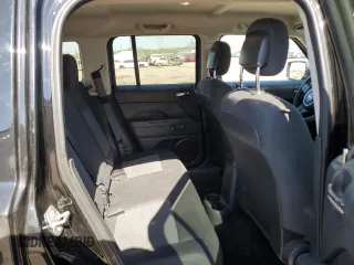 2014 Jeep Patriot Sport z VIN 1C4NJPBA1ED819407, wystawiony jako Copart lot #63123155 z przebiegiem 170 003 mil mil oraz Czysty tytuł • Clean title. Historia ofert i sprzedaży dostępna na DreamBid. Obrazek 10.