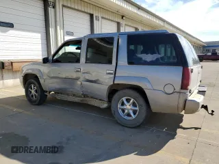 1999 GMC Denali z VIN 1GKEK13R0XR916686, wystawiony jako Copart lot #61120914 z przebiegiem 240 605 mil mil oraz Szkody całkowita. Historia ofert i sprzedaży dostępna na DreamBid. Obrazek 2.