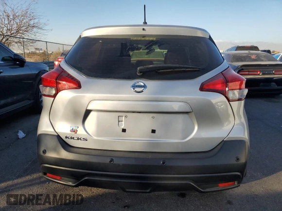 2020 Nissan Kicks S z VIN 3N1CP5BV8LL532606, wystawiony jako Copart lot #43812445 z przebiegiem 79 855 mil mil oraz Szkoda całkowita • Salvage title. Historia ofert i sprzedaży dostępna na DreamBid. Obrazek 6.