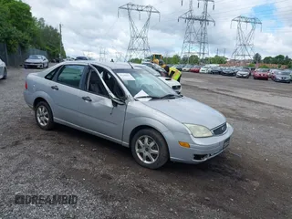 2005 Ford Focus S z VIN 1FAHP34N95W240955, wystawiony jako IAAI lot #42243013 z przebiegiem 251 204 mil mil oraz . Historia ofert i sprzedaży dostępna na DreamBid. Obrazek 1.