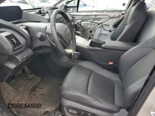 2023 Toyota bZ4X XLE z VIN JTMABACA6PA006558, wystawiony jako Copart lot #66549804 z przebiegiem 10 994 mil mil oraz Czysty tytuł • Clean title. Historia ofert i sprzedaży dostępna na DreamBid. Obrazek 7.