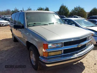 1999 Chevrolet Suburban with VIN 3GNEC16R1XG198724, listed as a IAAI auction lot 41812563 with 207,922 mi miles. Bid and sale history available at carsss.com. Image 1.