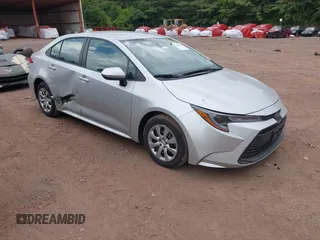 2025 Toyota Corolla LE z VIN 5YFB4MDE2SP258619, wystawiony jako IAAI lot #42460943 z przebiegiem 10 355 mil mil oraz . Historia ofert i sprzedaży dostępna na DreamBid. Obrazek 1.