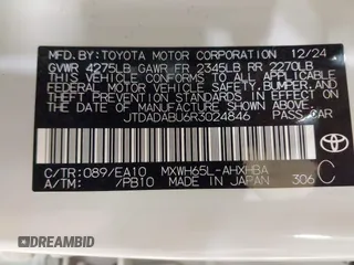 2024 Toyota Prius LE z VIN JTDADABU6R3024846, wystawiony jako IAAI lot #42256141 z przebiegiem 2 840 mil mil oraz . Historia ofert i sprzedaży dostępna na DreamBid. Obrazek 9.