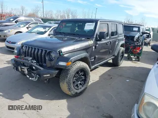 2020 Jeep Wrangler Unlimited Sport S z VIN 1C4HJXDN3LW155884, wystawiony jako IAAI lot #41868363 z przebiegiem 82 901 mil mil oraz . Historia ofert i sprzedaży dostępna na DreamBid. Obrazek 2.