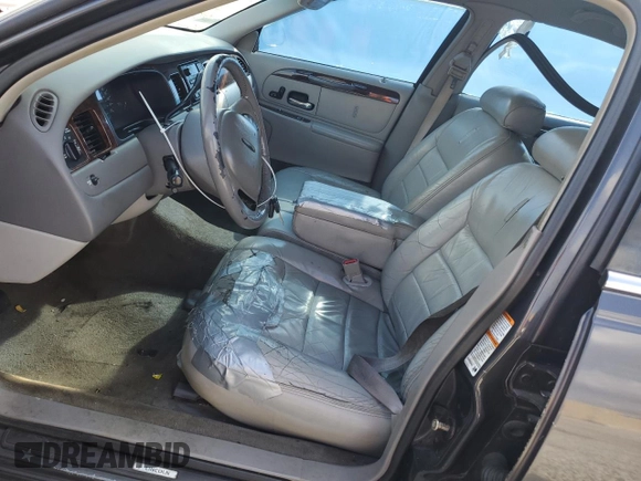 1999 Lincoln Town Car Executive z VIN 1LNHM81W4XY714116, wystawiony jako Copart lot #44424595 z przebiegiem 210 041 mil mil oraz Szkoda całkowita • Salvage title. Historia ofert i sprzedaży dostępna na DreamBid. Obrazek 7.