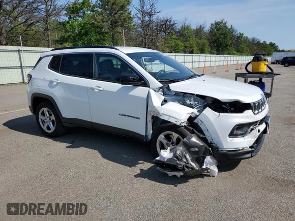 2023 Jeep Compass Latitude z VIN 3C4NJDBN3PT552804, wystawiony jako Copart lot #59872285 z przebiegiem 23 310 mil mil oraz Szkoda całkowita • Salvage title. Historia ofert i sprzedaży dostępna na DreamBid. Obrazek 4.