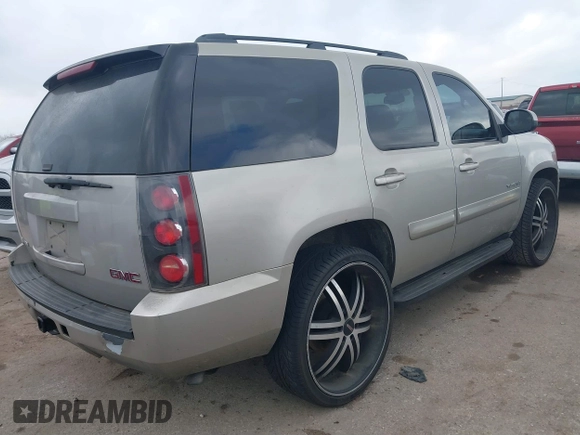 2008 GMC Yukon SLE w/3SA with VIN 1GKFC13C38R163590, listed as a IAAI auction lot 41518922 with 208,715 mi miles. Bid and sale history available at carsss.com. Image 4.