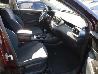 2019 Kia Sorento LX z VIN 5XYPG4A56KG481297, wystawiony jako IAAI lot #41994392 z przebiegiem 147 688 mil mil oraz . Historia ofert i sprzedaży dostępna na DreamBid. Obrazek 5.