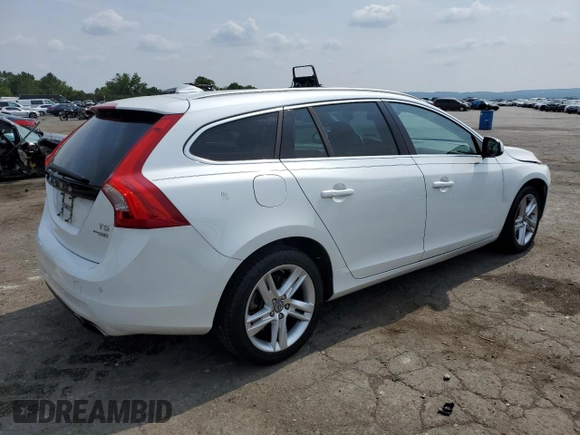 2015 Volvo V60 z VIN YV1612SD5F1202932, wystawiony jako Copart lot #56551523 z przebiegiem 83 417 mil mil oraz . Historia ofert i sprzedaży dostępna na DreamBid. Obrazek 3.