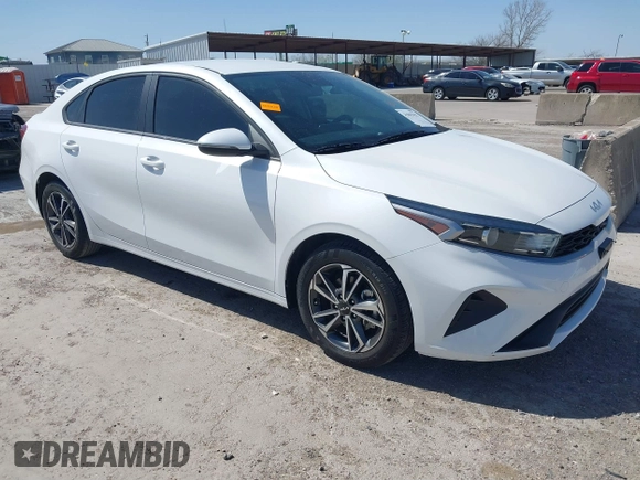 2022 Kia Forte LXS z VIN 3KPF24AD2NE425621, wystawiony jako IAAI lot #41865432 z przebiegiem 14 245 mil mil oraz . Historia ofert i sprzedaży dostępna na DreamBid. Obrazek 1.