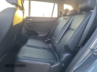 2024 Volkswagen Tiguan SE z VIN 3VV3B7AX0RM107010, wystawiony jako IAAI lot #42845198 z przebiegiem 22 903 mil mil oraz . Historia ofert i sprzedaży dostępna na DreamBid. Obrazek 29.