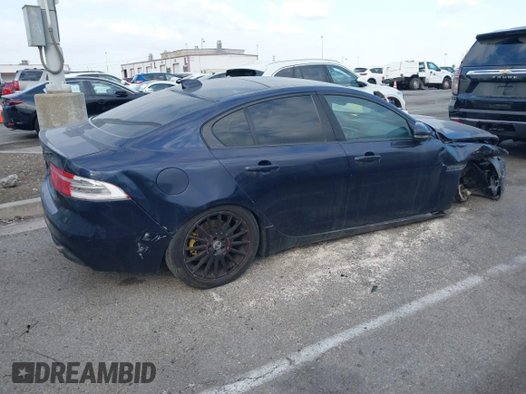 2017 Jaguar XE 25t Prestige z VIN SAJAE4BG7HA965131, wystawiony jako IAAI lot #41470414 z przebiegiem 131 300 mil mil oraz . Historia ofert i sprzedaży dostępna na DreamBid. Obrazek 4.