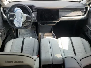 2024 Rivian R1S Adventure z VIN 7PDSGBBA0RN038679, wystawiony jako Copart lot #66486464 z przebiegiem Nie podano mil oraz Szkody całkowita. Historia ofert i sprzedaży dostępna na DreamBid. Obrazek 8.