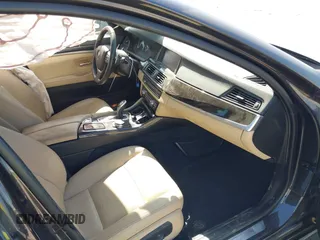 2016 BMW 5 Series 528i z VIN WBA5A5C58GG350885, wystawiony jako IAAI lot #42087884 z przebiegiem 103 680 mil mil oraz . Historia ofert i sprzedaży dostępna na DreamBid. Obrazek 5.